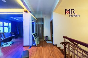 Bandar Laguna Merbok