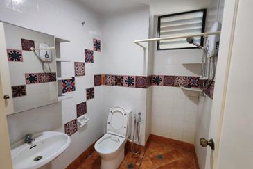 Marina Tower, Ratu Mutiara