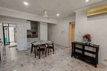 Marina Tower, Ratu Mutiara