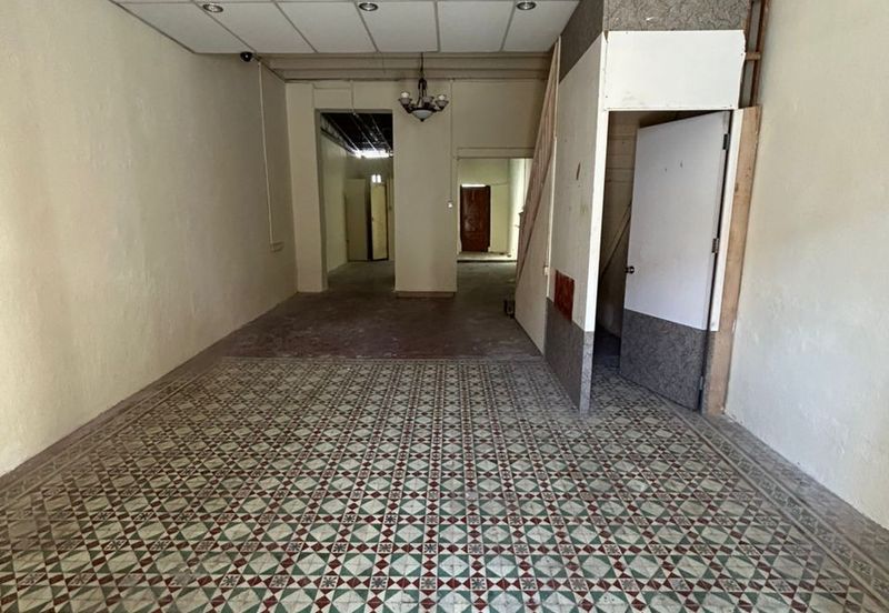 2 Storey House Located in Jalan Sri Bahari, Georgetown