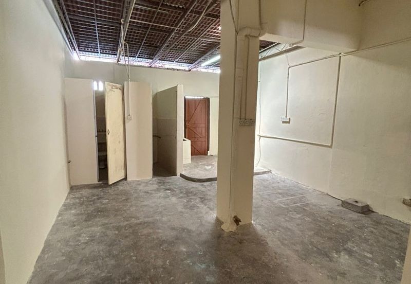 2 Storey House Located in Jalan Sri Bahari, Georgetown