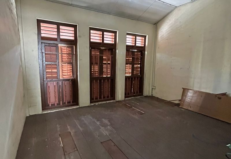 2 Storey House Located in Jalan Sri Bahari, Georgetown