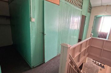 2 Storey House Located in Jalan Sri Bahari, Georgetown