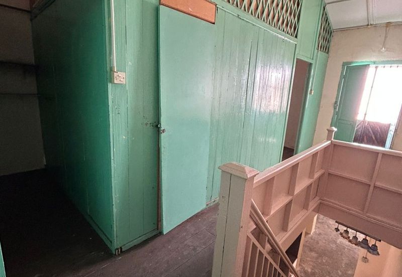 2 Storey House Located in Jalan Sri Bahari, Georgetown