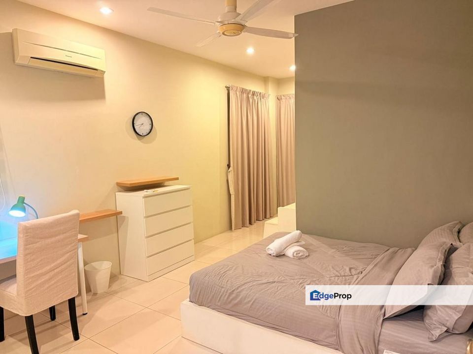 Moonlight Bay Condovilla 2000sf Seaview Condo Located Batu Ferringhi, Penang, Batu Ferringhi