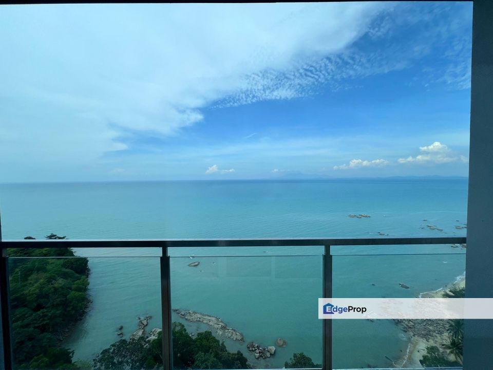 10 Island Resort 1250sf Seaview Condominium Located in Batu Ferringhi, Penang, Batu Ferringhi