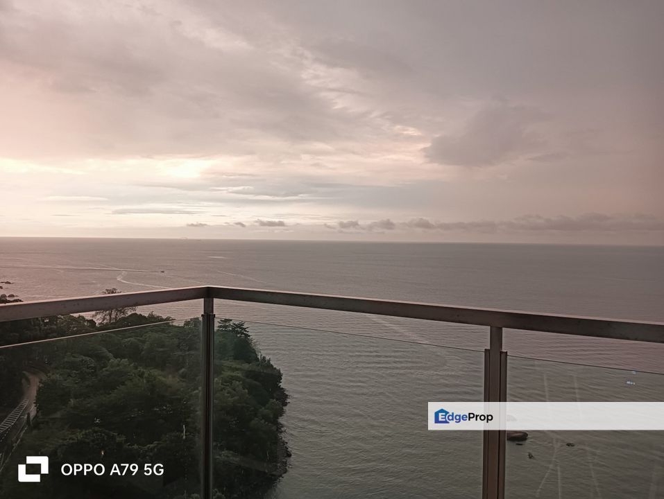 10 Island Resort 1250sf Seaview Condominium Located in Batu Ferringhi , Penang, Batu Ferringhi