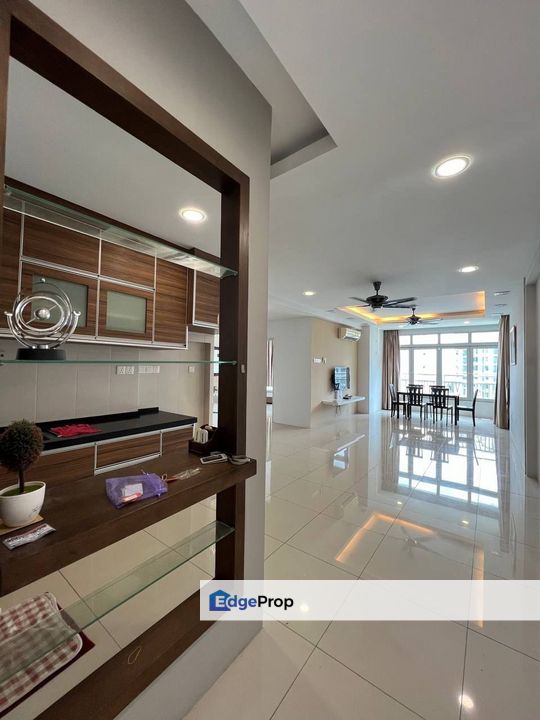 The Peak Residence 1100sf Seaview Condo Located in Tanjong Tokong, Penang, Tanjung Tokong