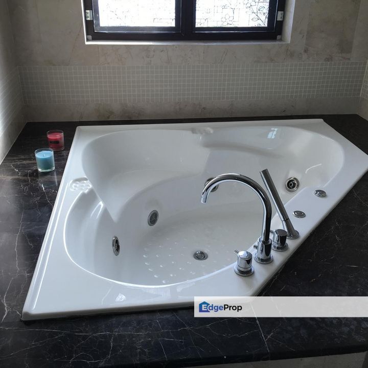 Moonlight Bay 2200sf Condovilla Seaview Located in Batu Ferringhi , Penang, Batu Ferringhi