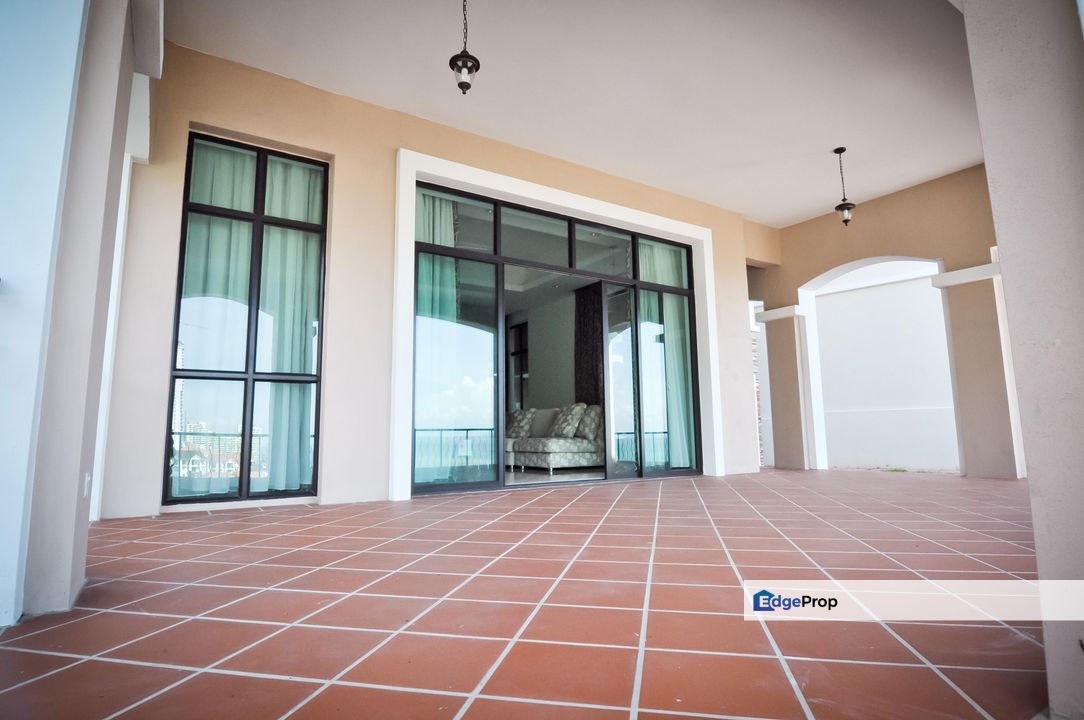 Moonlight Bay 4 Storey Villa Located in Batu Ferringhi, Penang, Batu Ferringhi