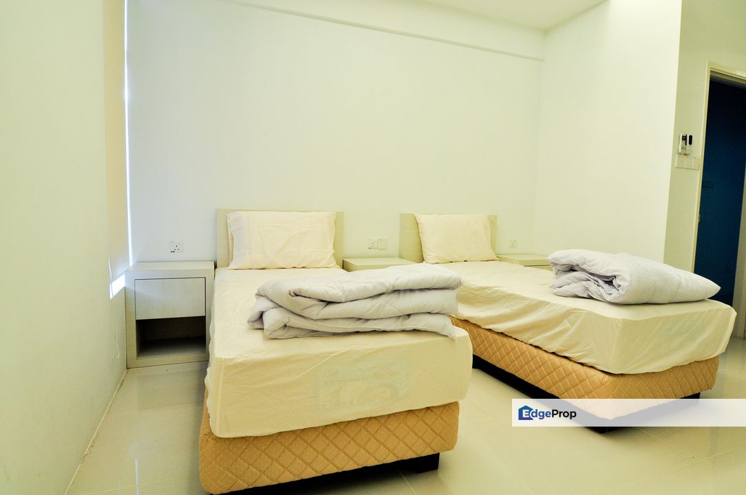 Moonlight Bay 4 Storey Villa Located in Batu Ferringhi, Penang, Batu Ferringhi