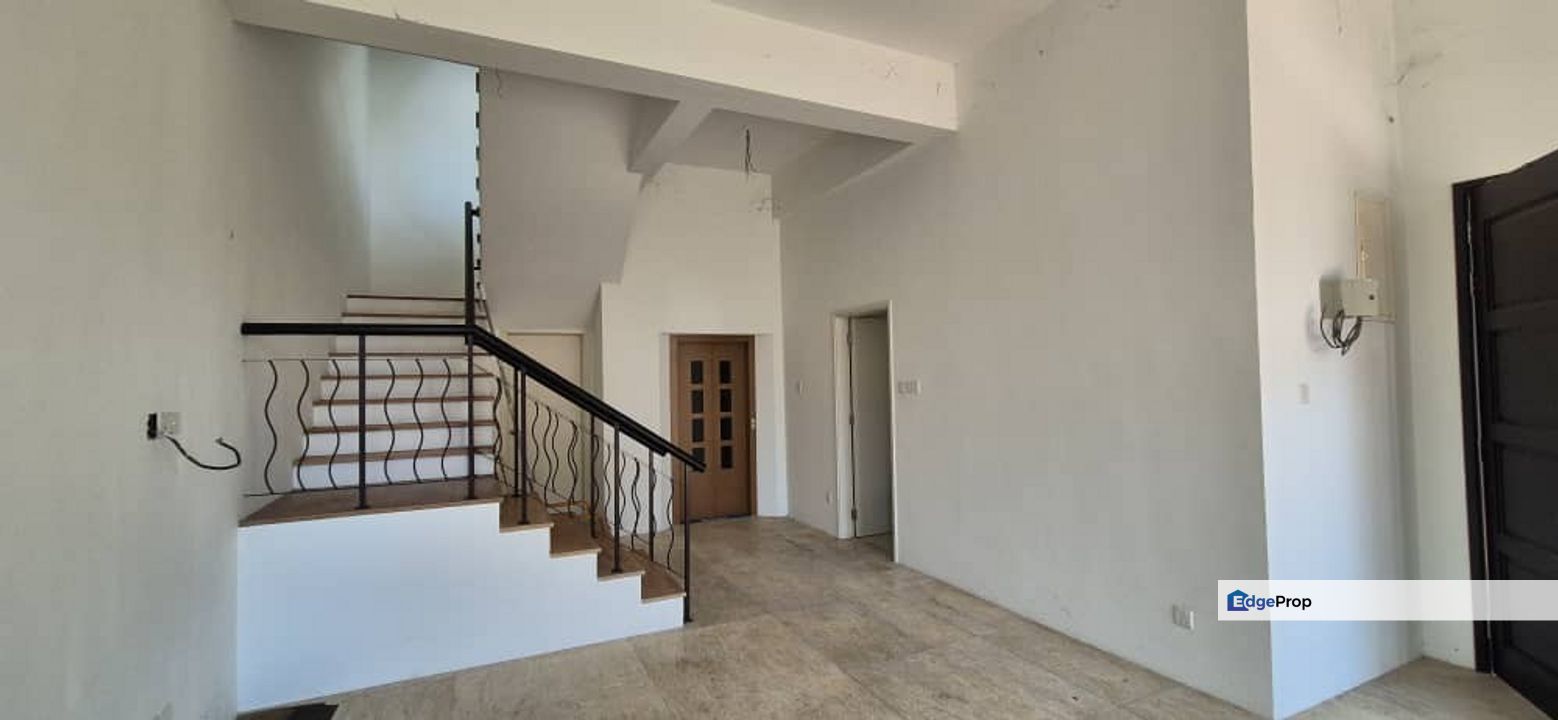 Moonlight Bay 4 Storey Villa Located in Batu Ferringhi, Penang, Batu Ferringhi