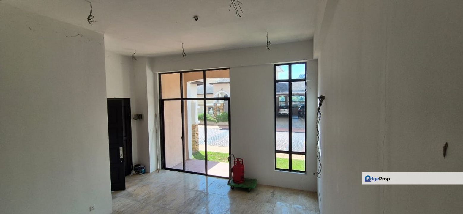 Moonlight Bay 4 Storey Villa Located in Batu Ferringhi, Penang, Batu Ferringhi