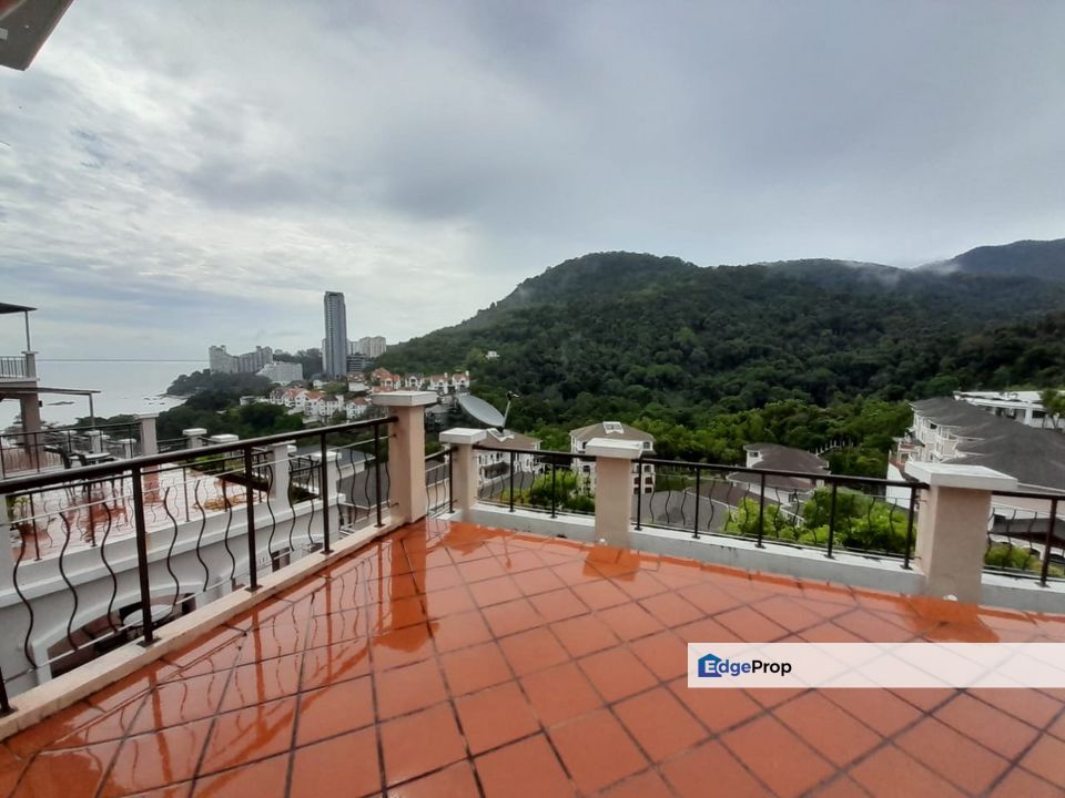 Moonlight Bay 4 Storey Villa Located in Batu Ferringh, Penang, Batu Ferringhi