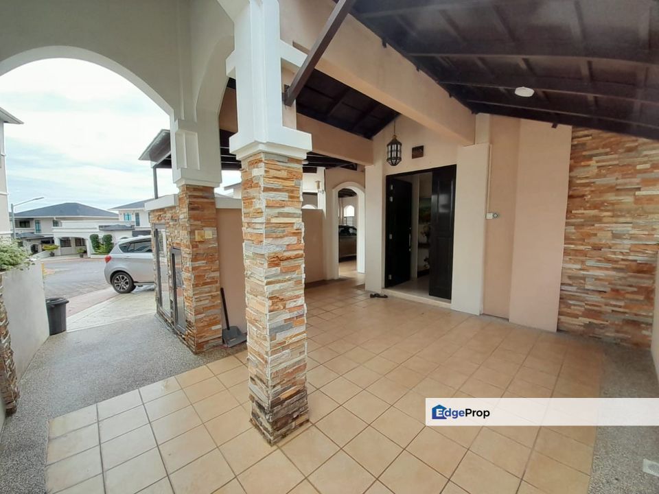 Moonlight Bay 4 Storey Villa Located in Batu Ferringh, Penang, Batu Ferringhi