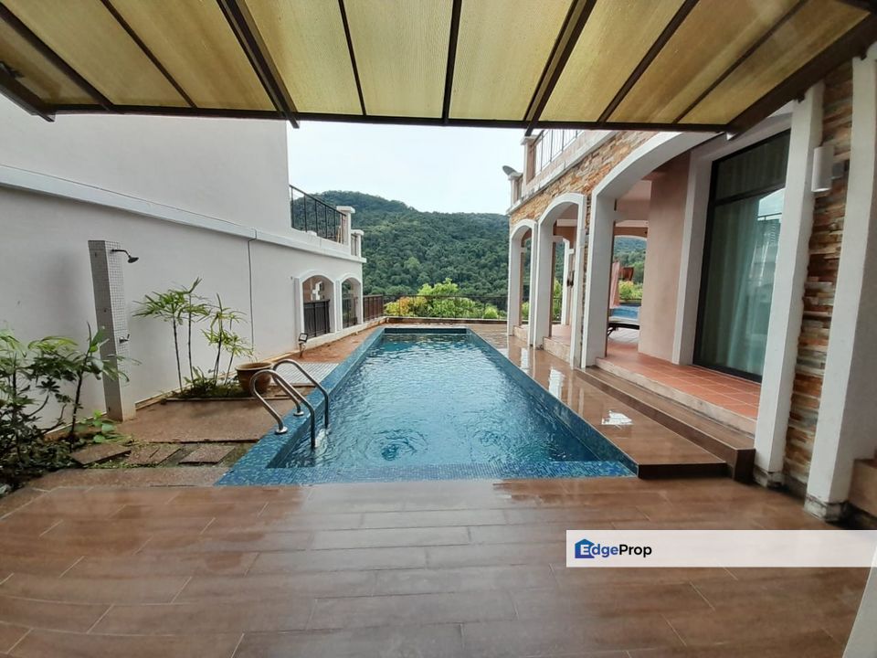 Moonlight Bay 4 Storey Villa Located in Batu Ferringh, Penang, Batu Ferringhi