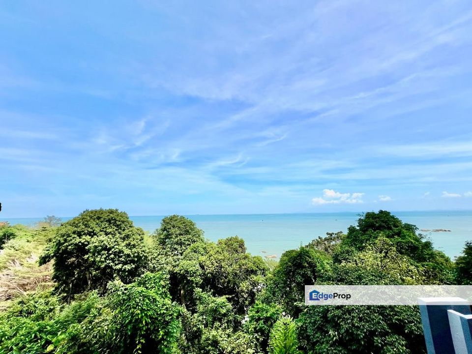 Island Resort Villas Seaview with Pool Lift Located Batu Ferringhi, Penang, Batu Ferringhi
