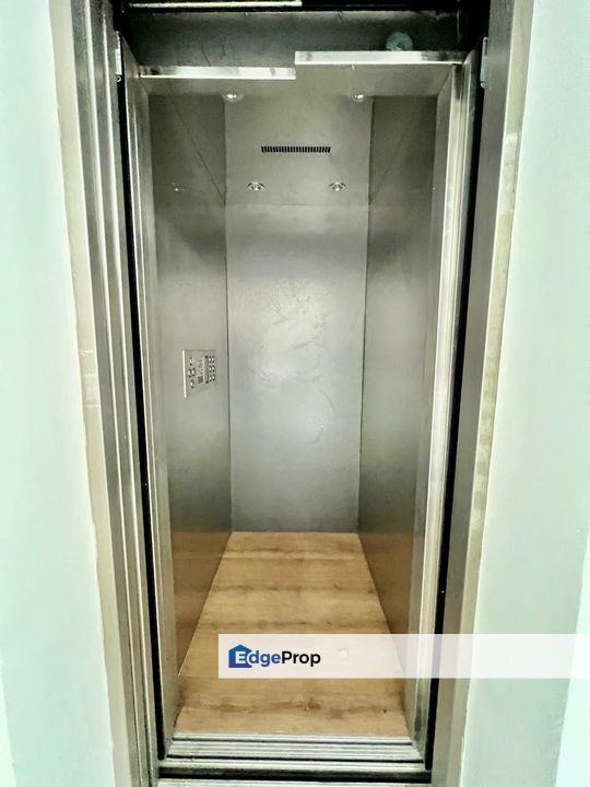 Island Resort Villas Seaview with Pool Lift Located Batu Ferringhi, Penang, Batu Ferringhi