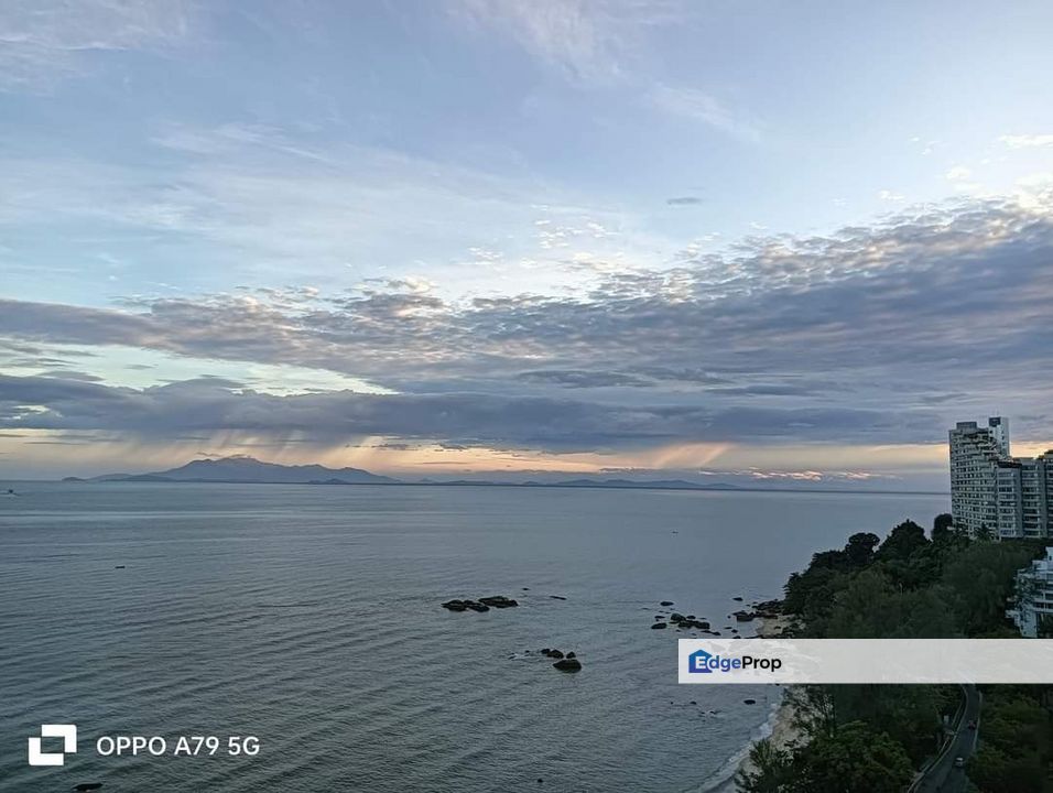 10 Island Resort 1250sf Corner Condo Seaview Located in Batu Ferringhi, Penang, Batu Ferringhi