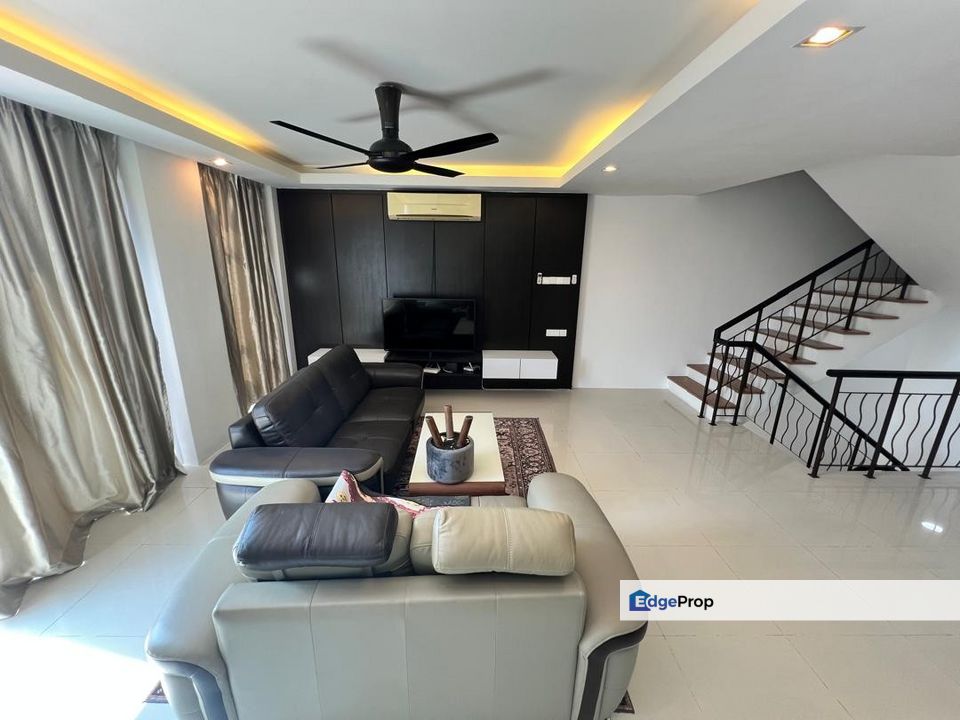Moonlight Bay 4 Storey Villa with Private Lift Seaview Batu Ferringhi, Penang, Batu Ferringhi