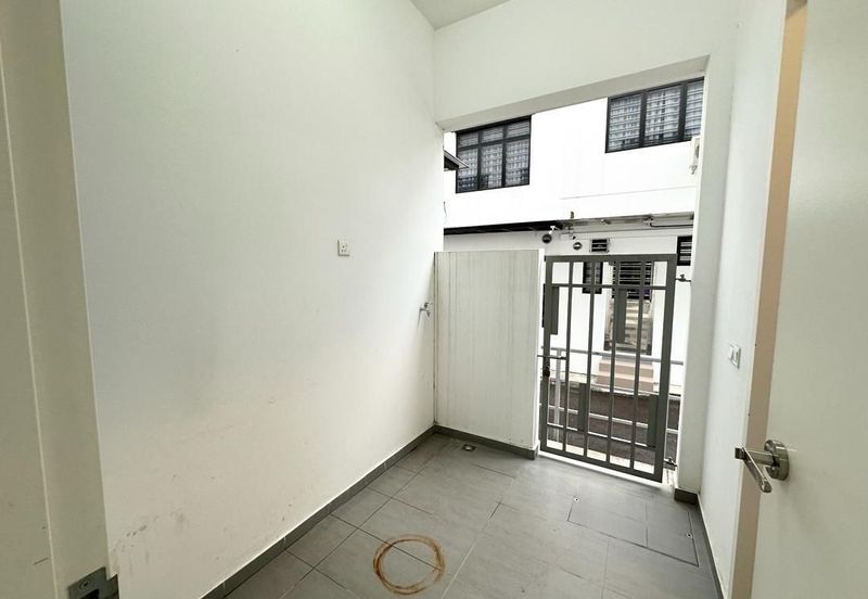 Bukit Indah Avenue 26 @ Villosa