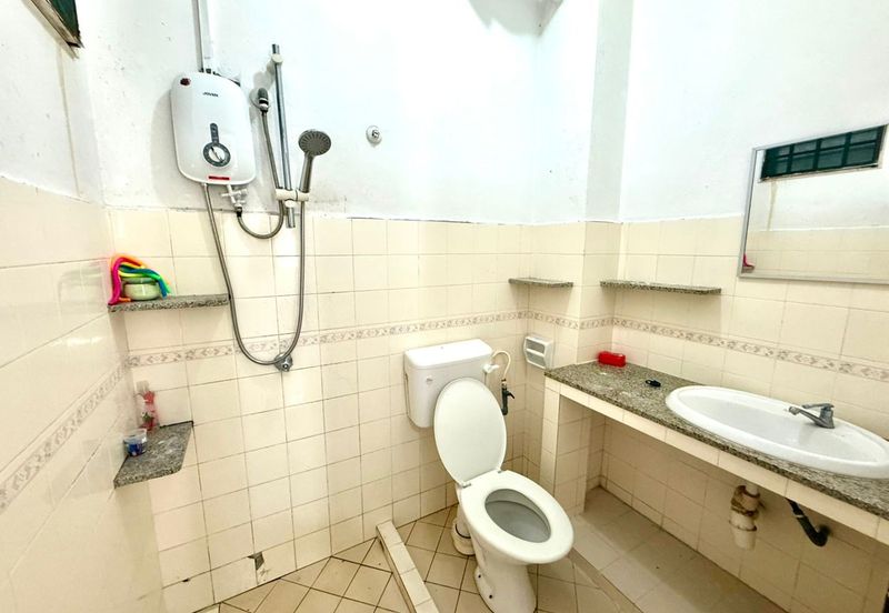 Mon Bisca, Bandar Baru Permas Jaya