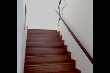 Jalan Setia Tropika 2/2