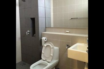 Jalan Setia Tropika 2/2