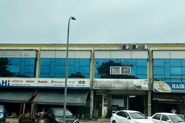 Taman Sri Putra, Kempas