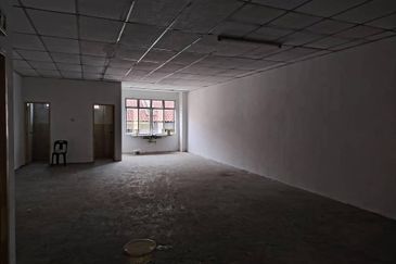 Taman Sri Putra, Kempas