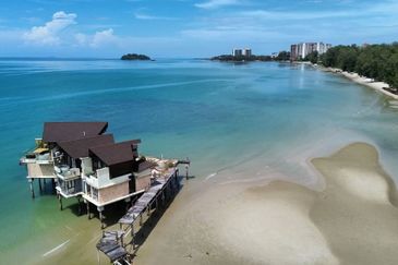 10 ACRES SEASIDE BEACH LAND Port Dickson Negeri Sembilan Hotel Resort 10 Ekar