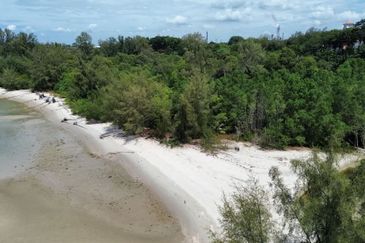 10 ACRES SEASIDE BEACH LAND Port Dickson Negeri Sembilan Hotel Resort 10 Ekar