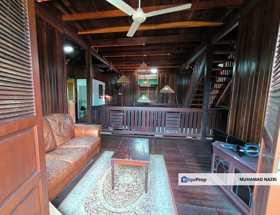 BATU PAHAT PT RAJA RUMAH BANGLO KAYU UNTUK DIJUAL, Johor, Batu Pahat