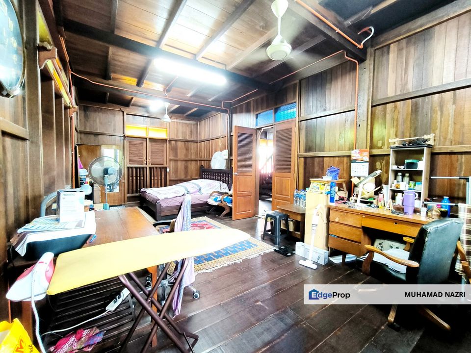 BATU PAHAT PT RAJA RUMAH BANGLO KAYU UNTUK DIJUAL, Johor, Batu Pahat