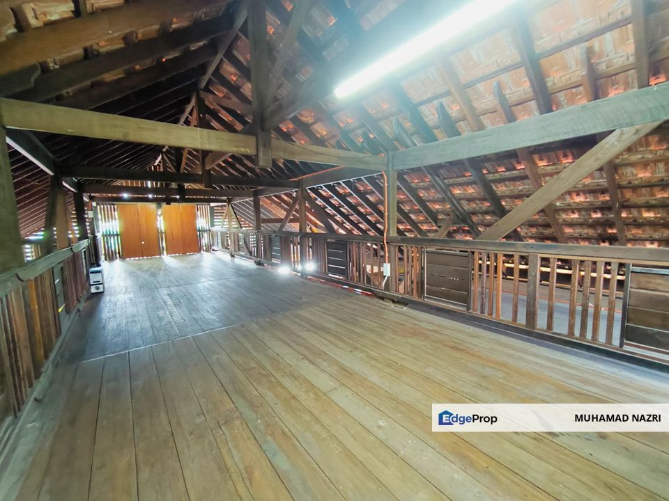 BATU PAHAT PT RAJA RUMAH BANGLO KAYU UNTUK DIJUAL, Johor, Batu Pahat