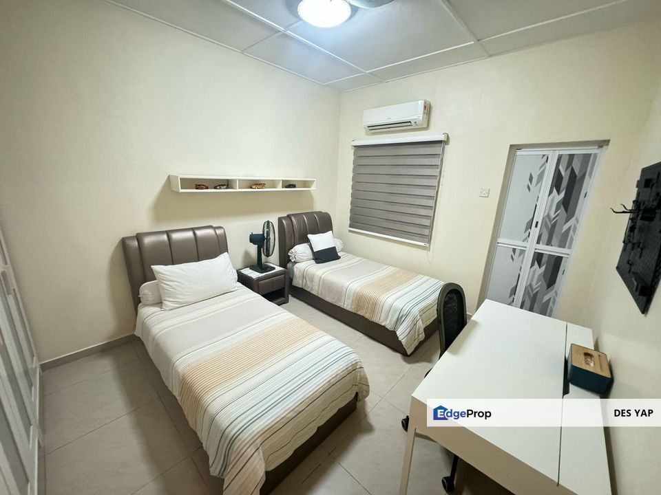 Rawang Perdana 2 RP11 Freehold 22x70sf ( Renovated ) [Move IN], Selangor, Rawang