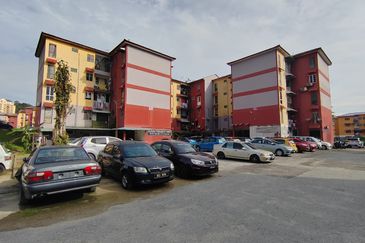 Pangsapuri Nuri (Taman Bukit Idaman)