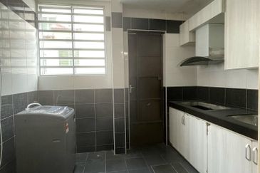 MEDAN LAPANGAN SURIA