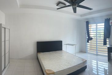 MEDAN LAPANGAN SURIA