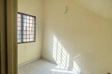 Jalan Spektrum U16 @ Taman Bukit Subang