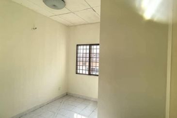 Jalan Spektrum U16 @ Taman Bukit Subang