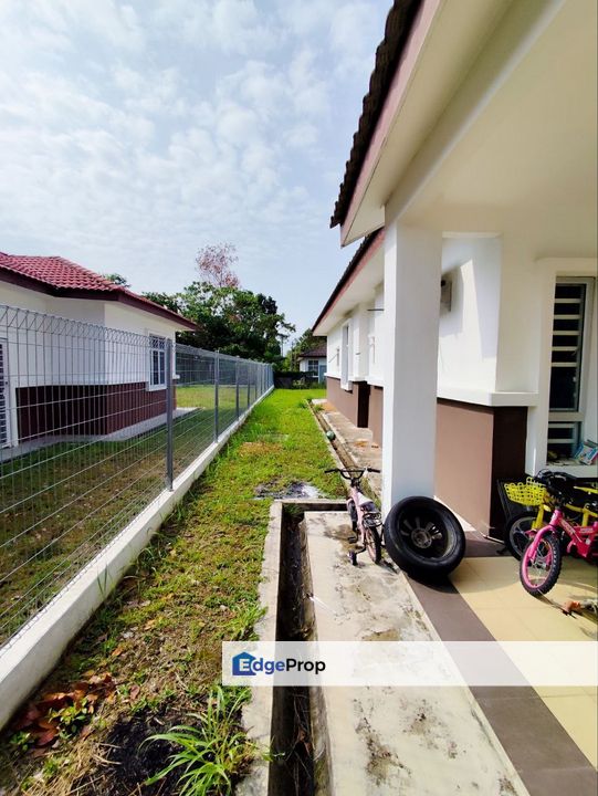 4 Rooms Below Market Value Single Storey Bungalow Mahkota Hills , Negeri Sembilan, Lenggeng