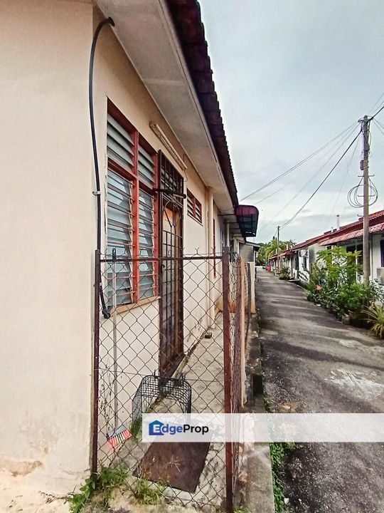 End Lot. Single Storey Taman Seroja Bandar Baru Salak Tinggi, Selangor, Sepang