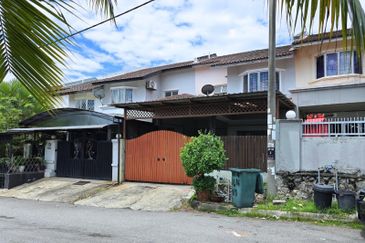 DEPAN SURAU Double Storey Terrace Taman Puncak Utama Kajang