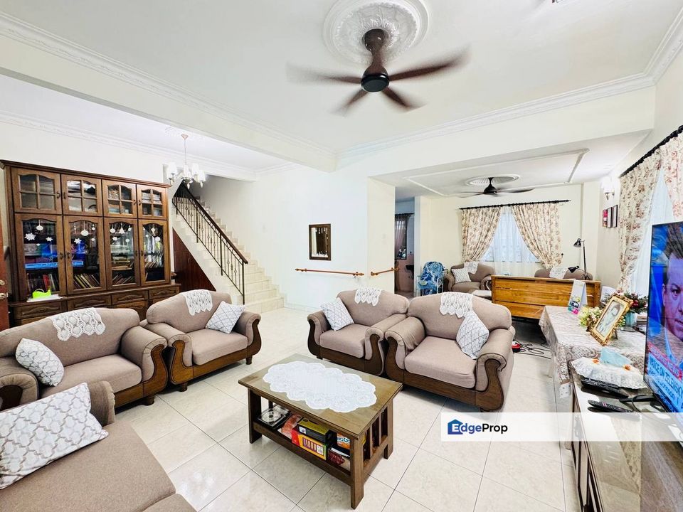 Facing Open Freehold Double Storey Semi Detached Taman Setia 2 Balakong Seri Kembangan , Selangor, Balakong