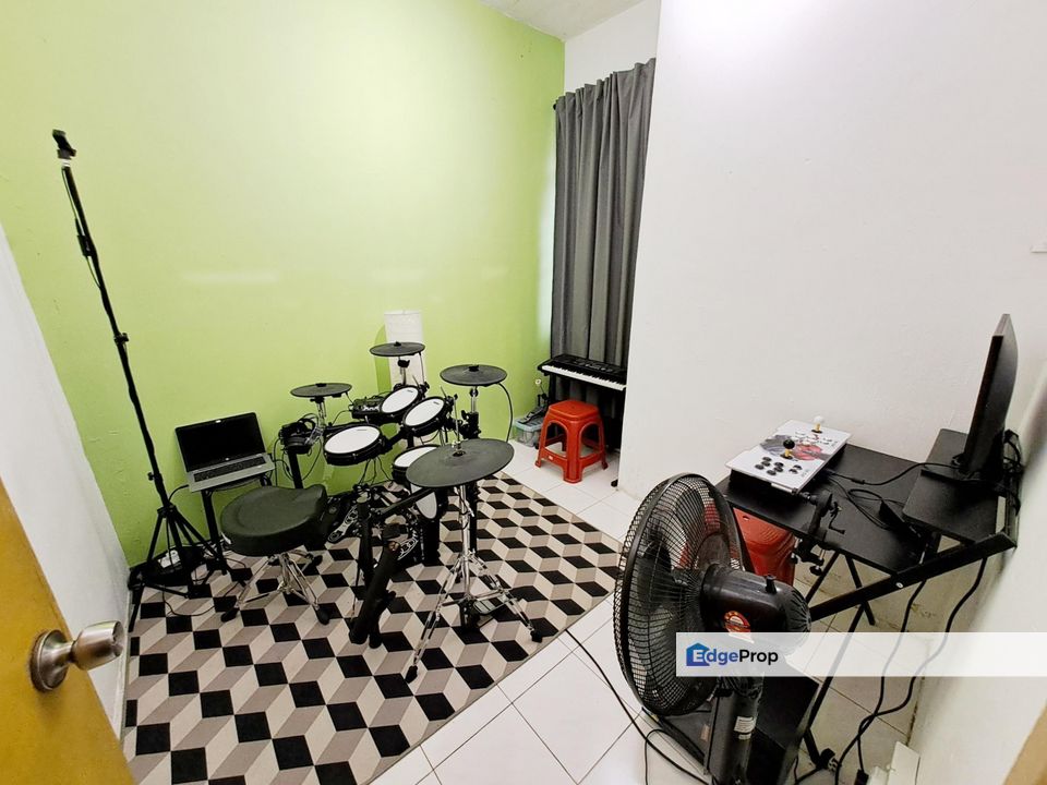 Facing Padang, Depan Surau. Teres 2 Tingkat Tmn Dahlia, Bandar Baru Salak Tinggi Sepang., Selangor, Sepang