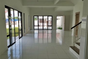 Dahlia @ Serene Heights