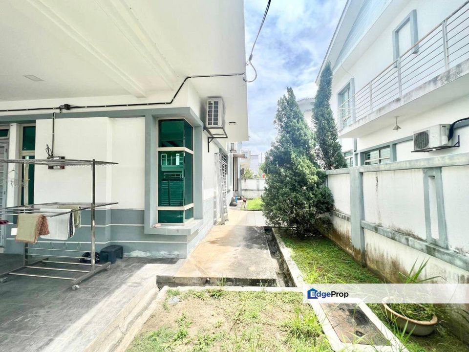 RENOVATED, PARTIALLY FURNISHED - Double Storey Semi-D Cluster, Royal Ivory 2 @ SP 10, Bandar Saujana Putra, Selangor, Bandar Saujana Putra