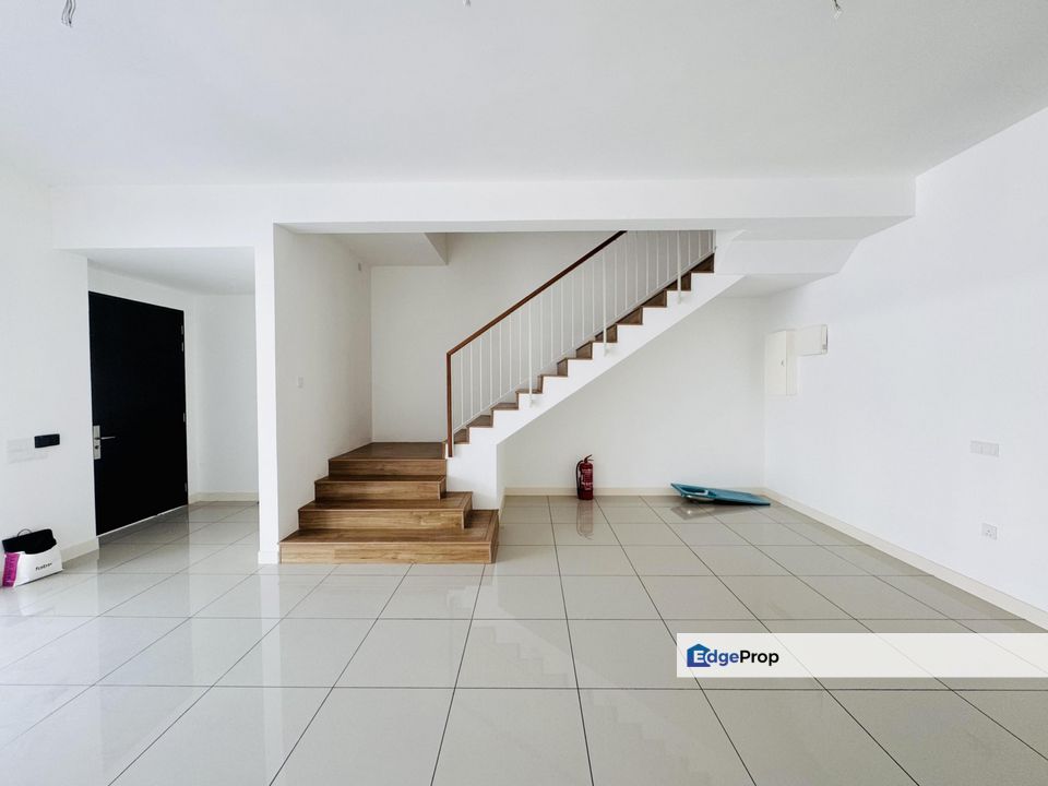 Double Storey Aiora Bandar Serenia, Sepang, Selangor, Dengkil