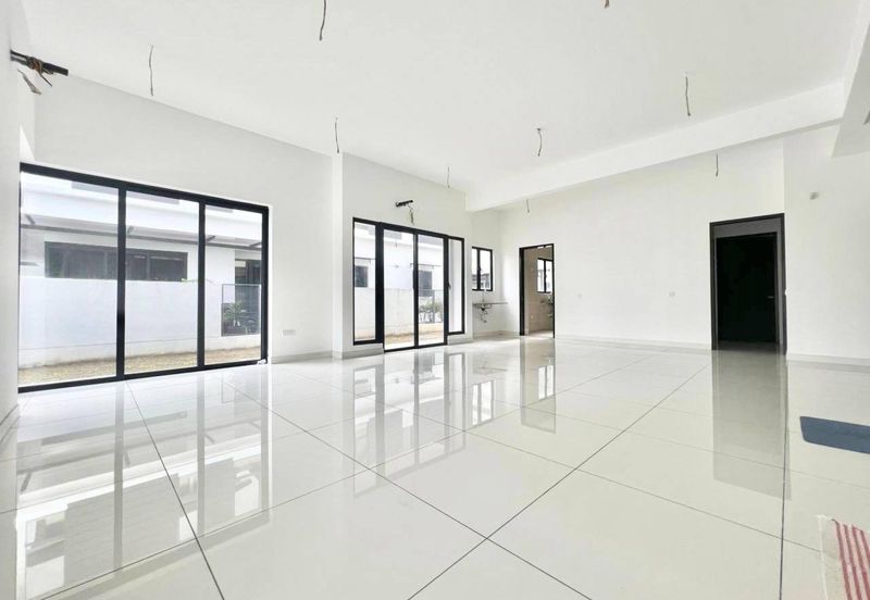 Reesia Elmina Garden